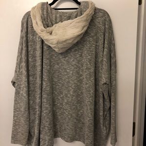 Dolan hooded pullover